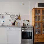 Apartment Bett Und Buch *