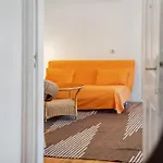 Apartment Bett Und Buch *
