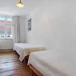 Apartment Bett Und Buch